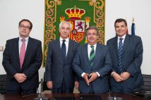 Pere Macías, Juan Gervás, Juan Ignacio Zoido y Jacobo Olalla, tras la firma del convenio entre los Presidentes de la Asociación de Cerveceros de España y la FEMP